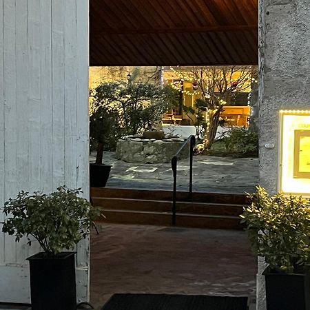 Hotel La Cour Carree Perrier Esterno foto