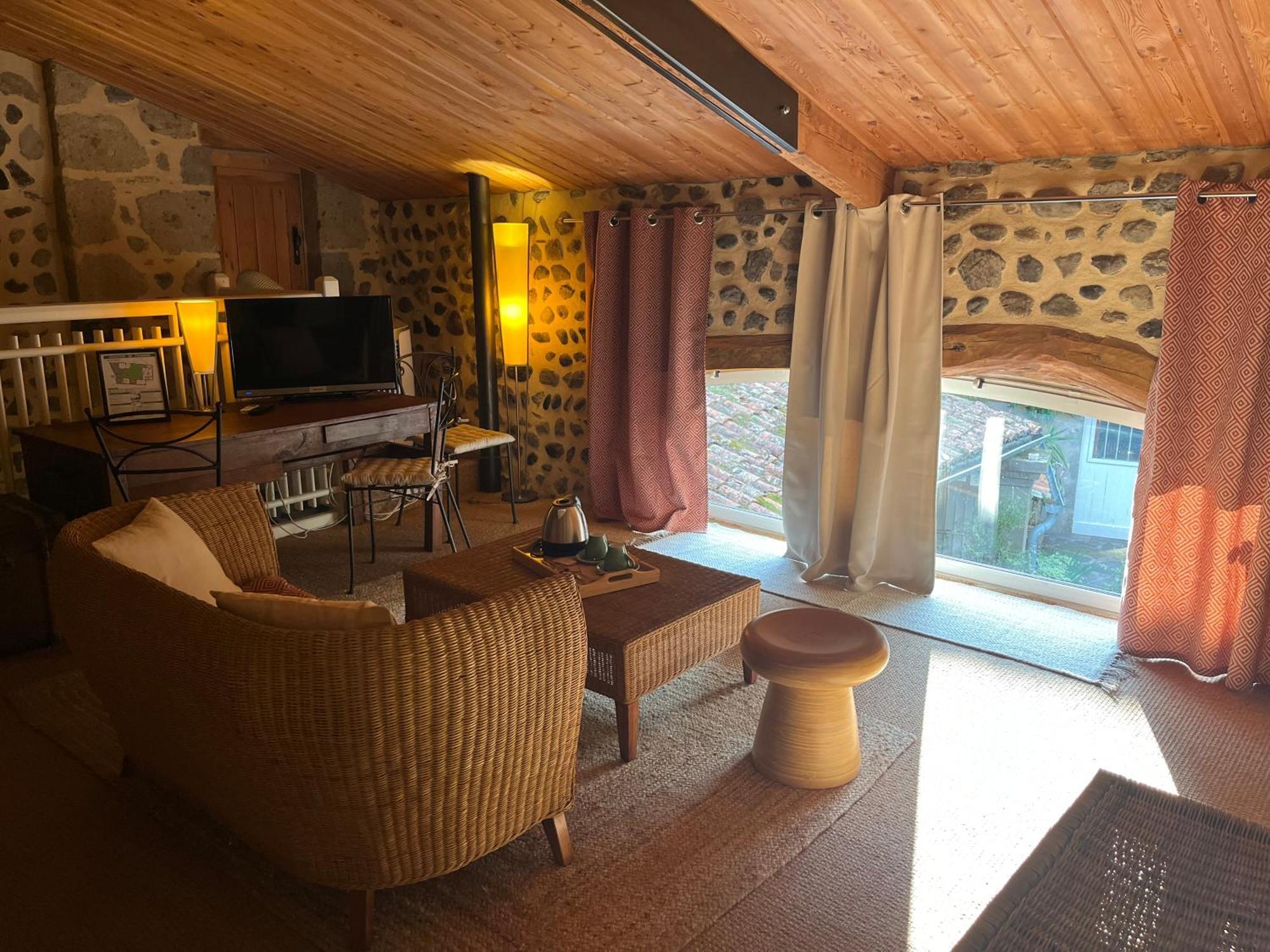 Hotel La Cour Carree Perrier Esterno foto
