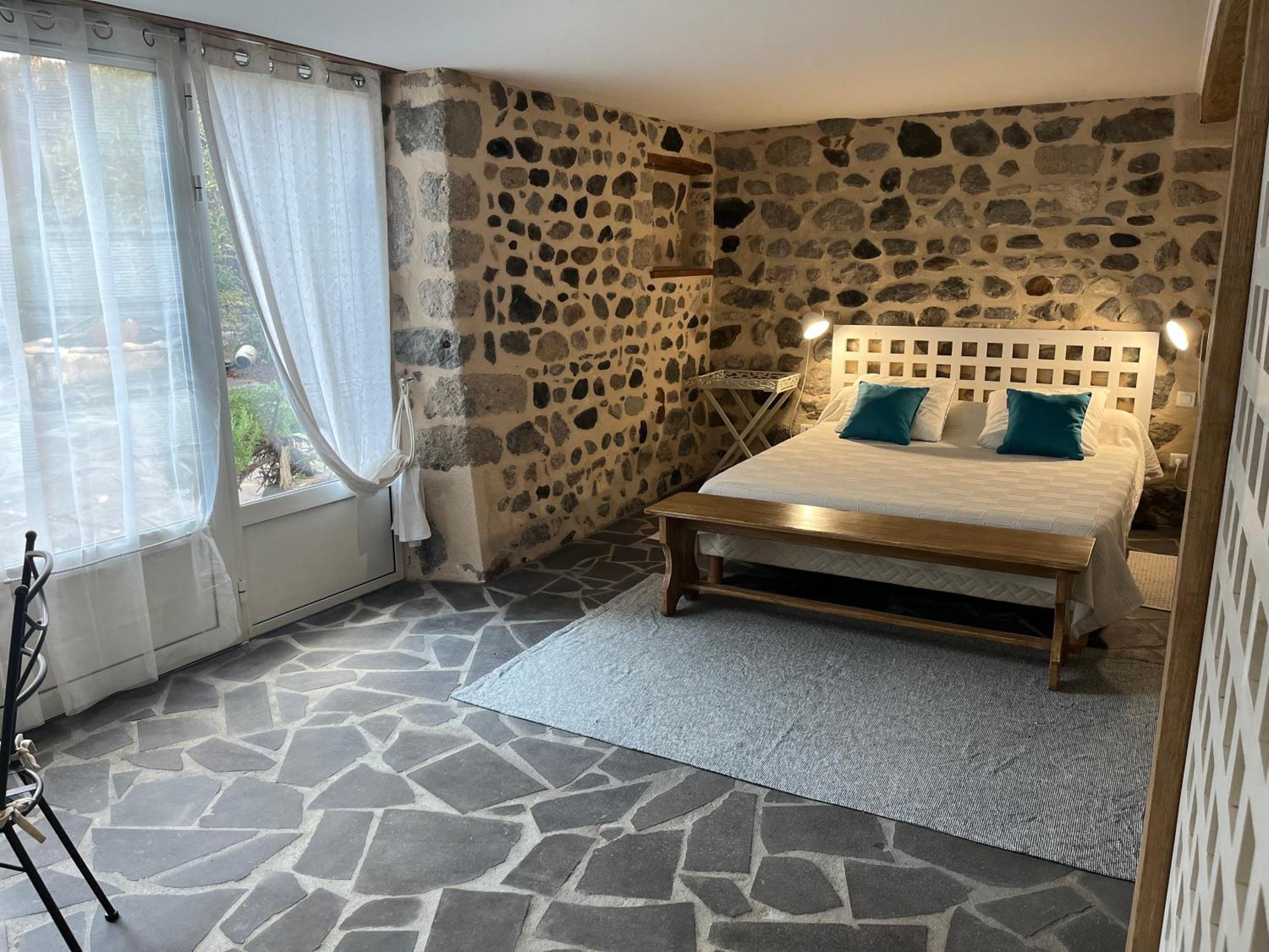 Hotel La Cour Carree Perrier Esterno foto