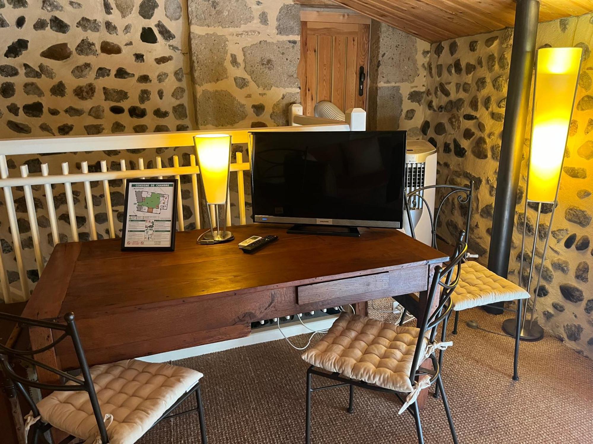 Hotel La Cour Carree Perrier Esterno foto