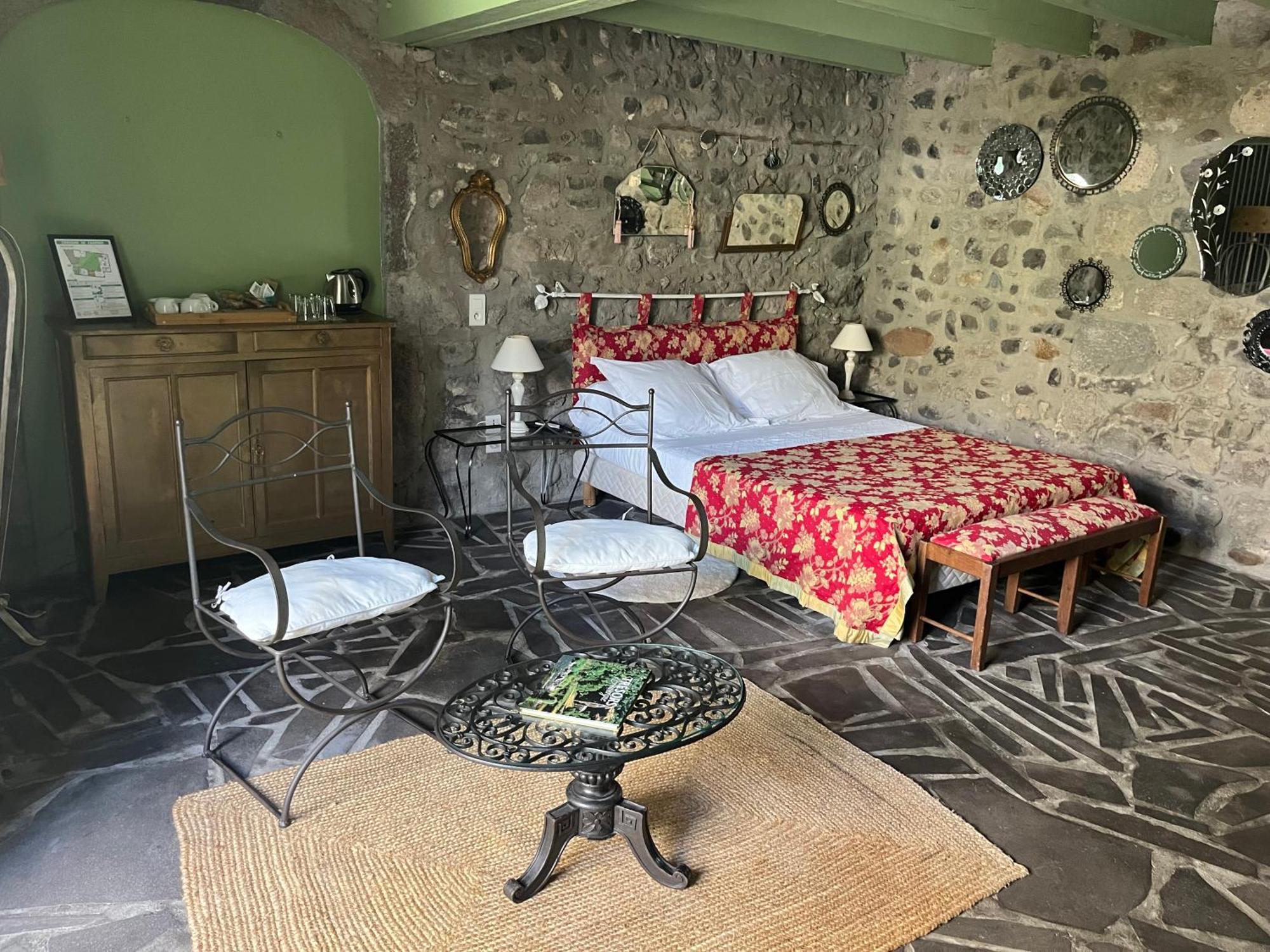 Hotel La Cour Carree Perrier Esterno foto