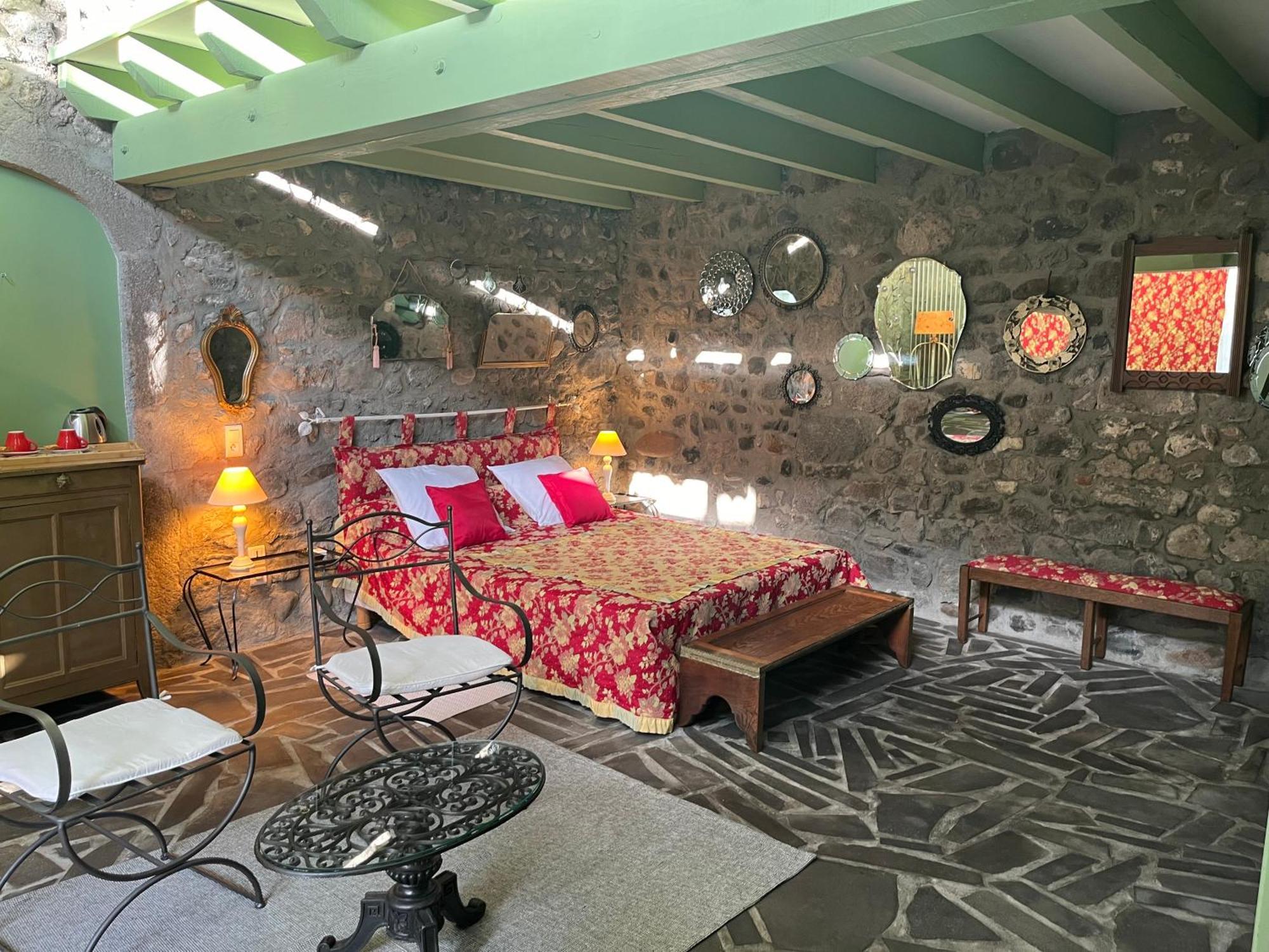 Hotel La Cour Carree Perrier Esterno foto