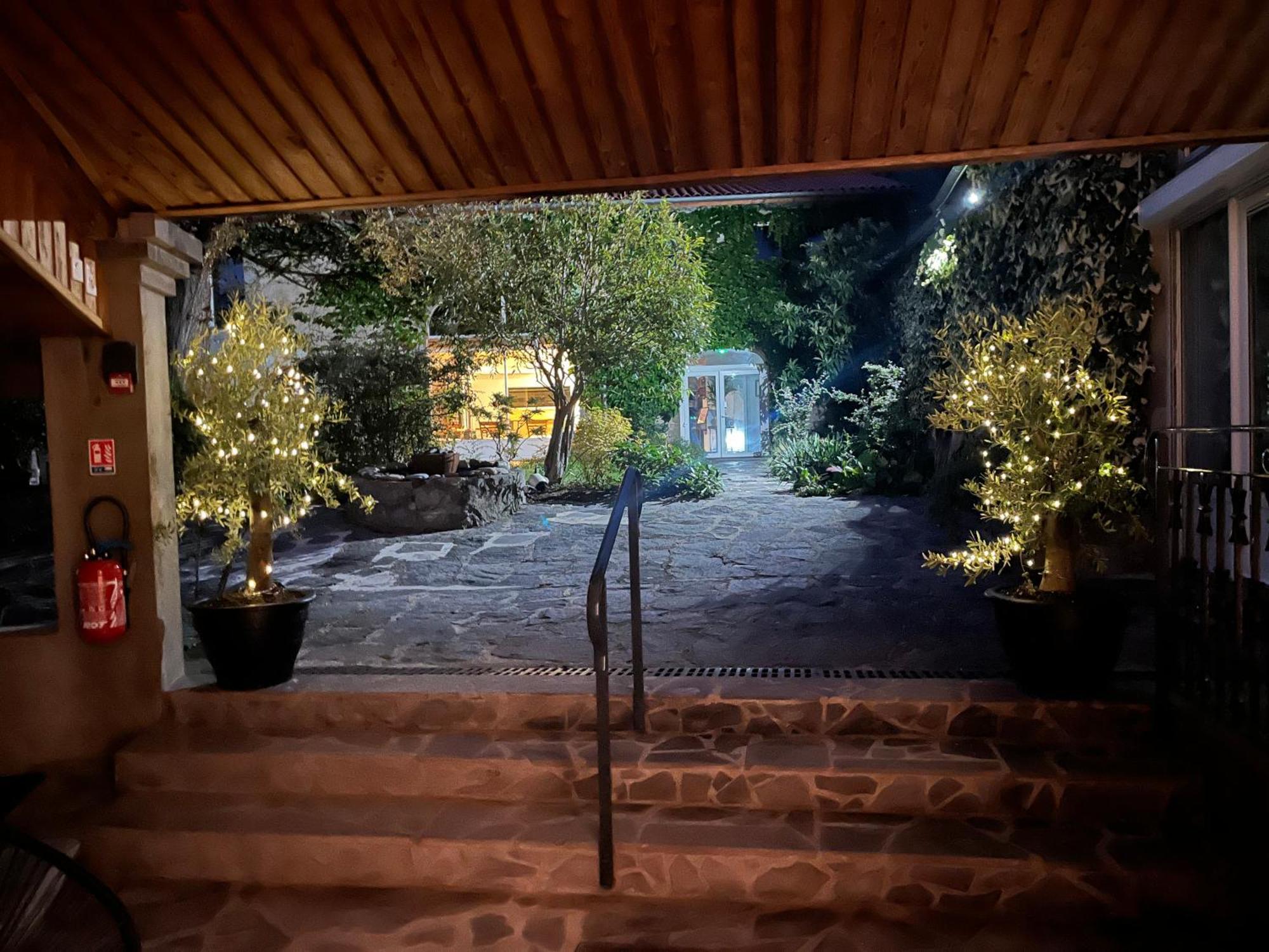 Hotel La Cour Carree Perrier Esterno foto