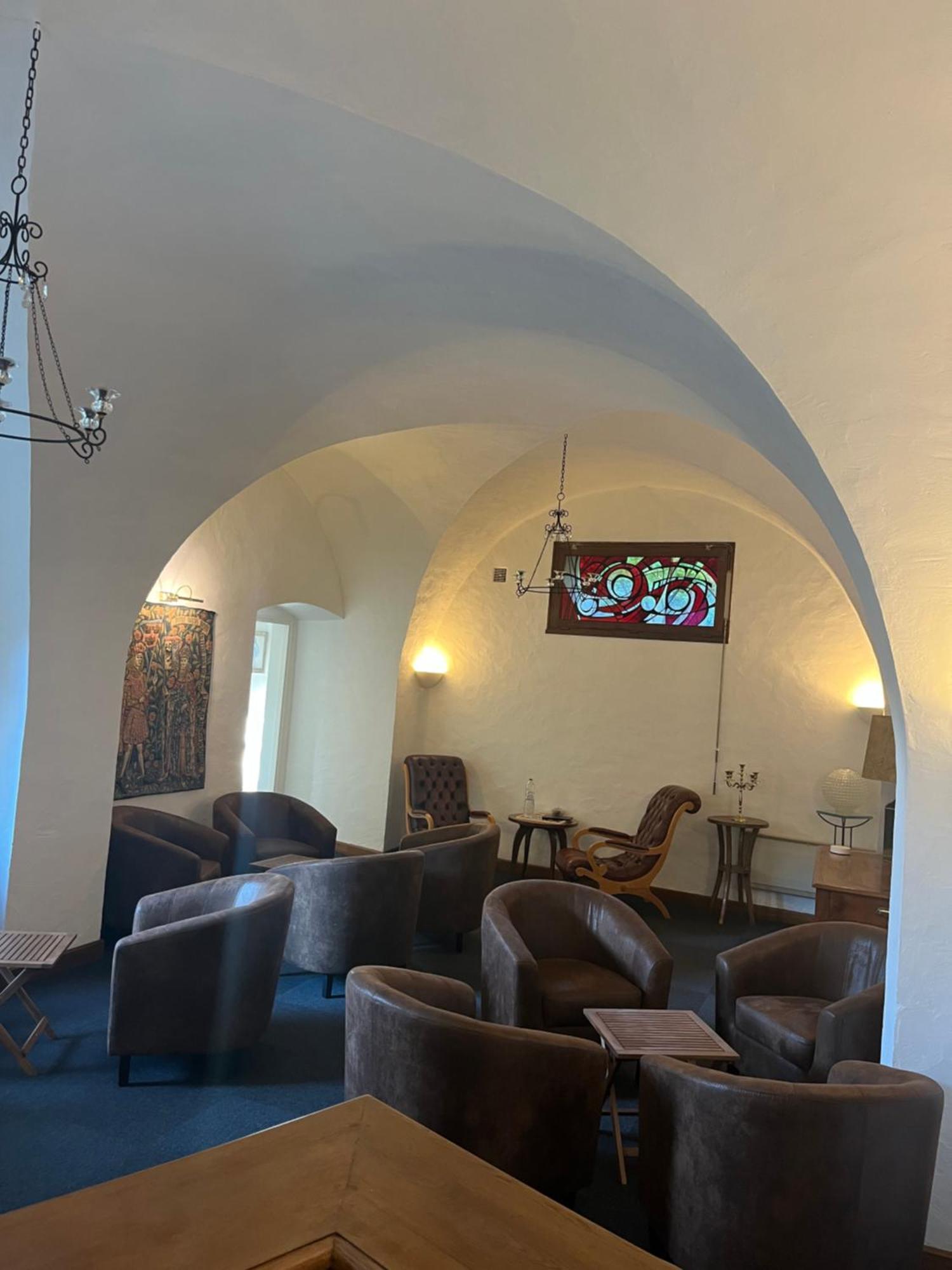 Hotel La Cour Carree Perrier Esterno foto