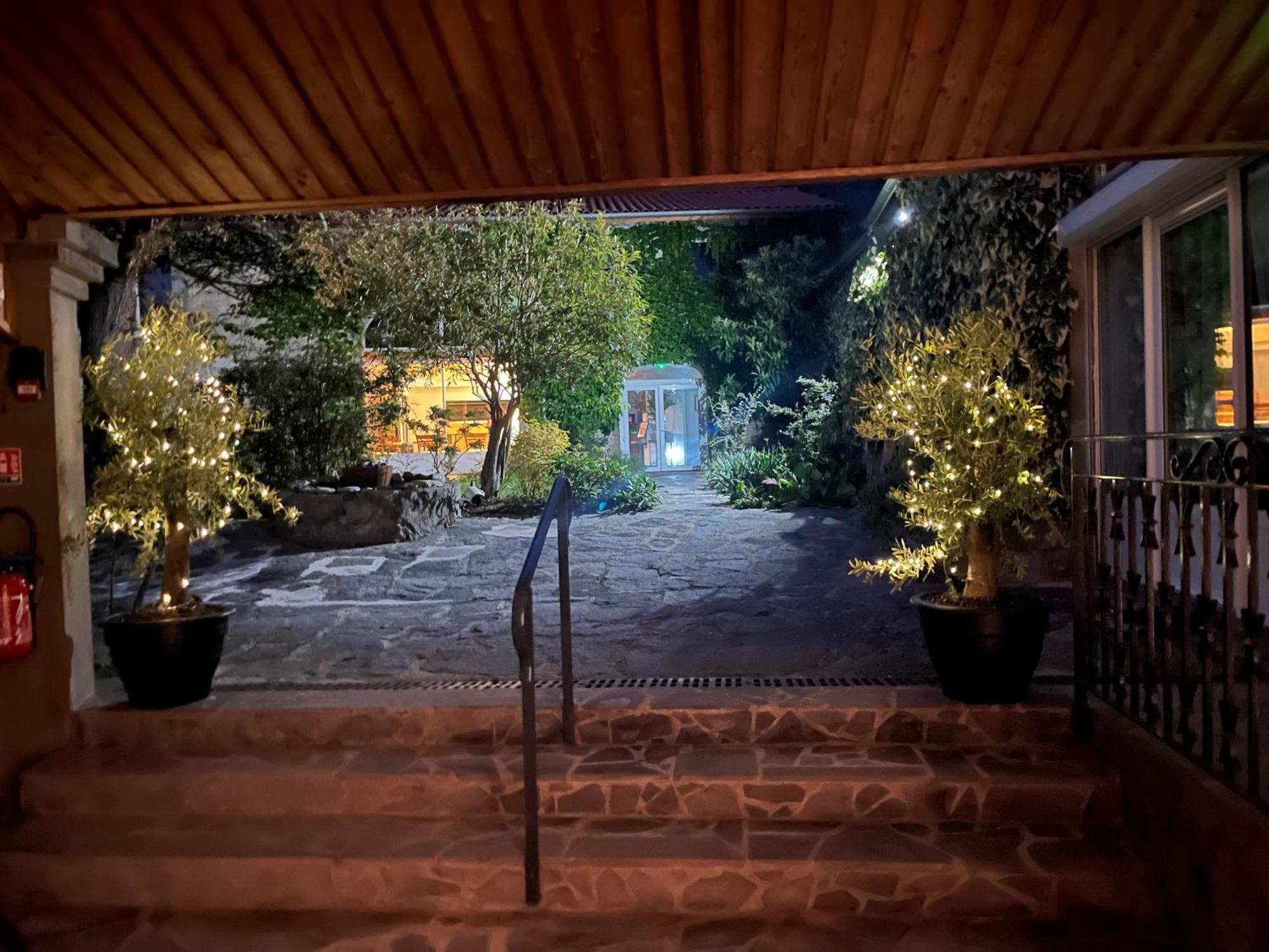 Hotel La Cour Carree Perrier Esterno foto