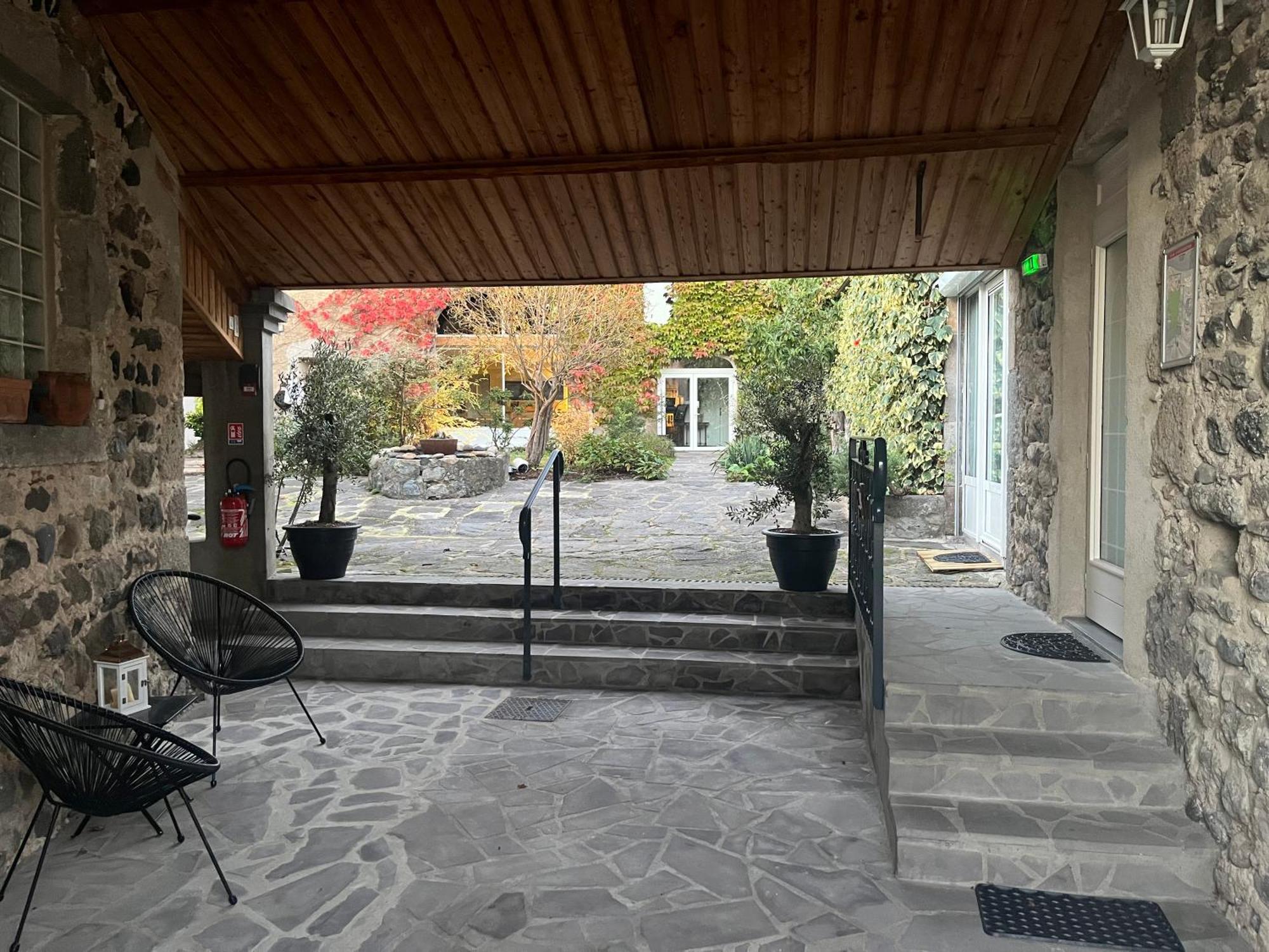 Hotel La Cour Carree Perrier Esterno foto
