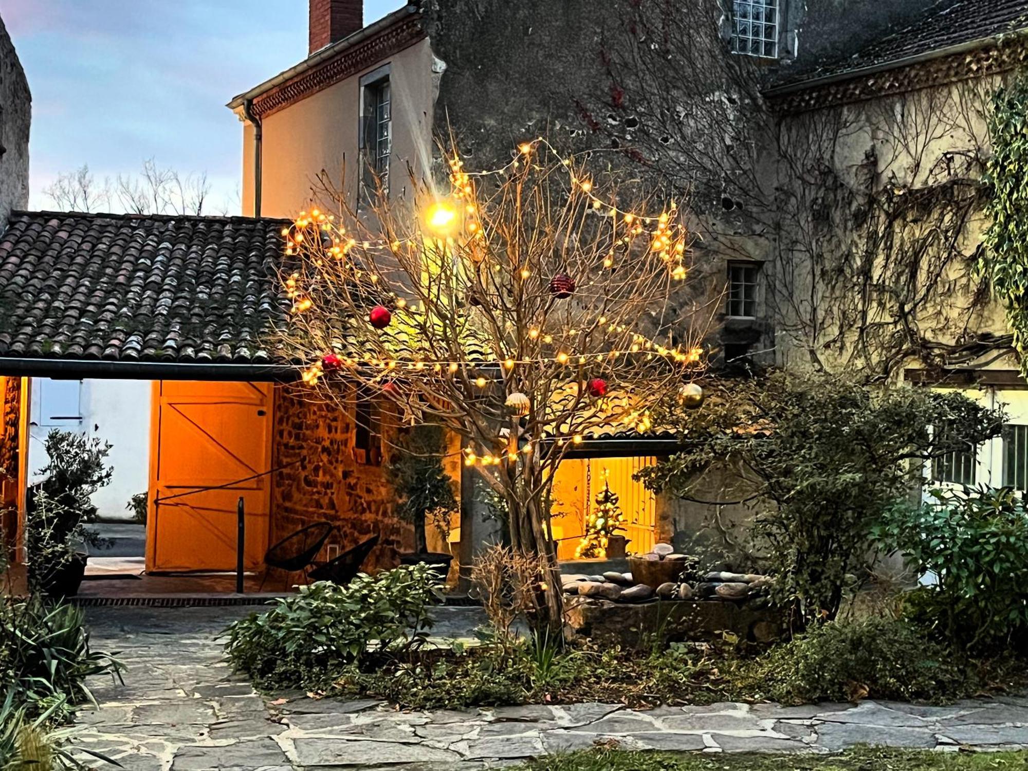 Hotel La Cour Carree Perrier Esterno foto